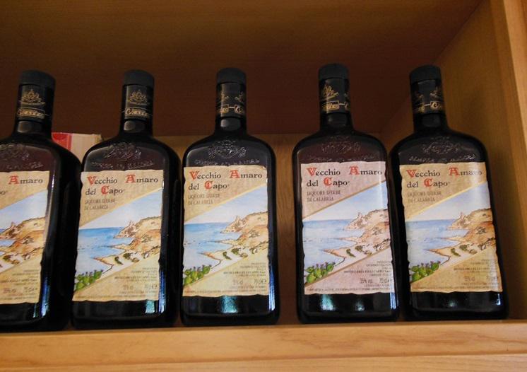 Caffo, 100 anni di storia. Amaro del Capo, giro del mondo in 12 cocktail. Un calendario. localgenius.eu/amaro-del-capo…
