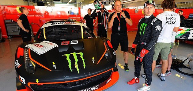 12 Ore del Golfo - Anche <a href="/lorenzo99/">Jorge Lorenzo</a> su una delle otto Ferrari al via ad Abu Dhabi bit.ly/1IIOOxX