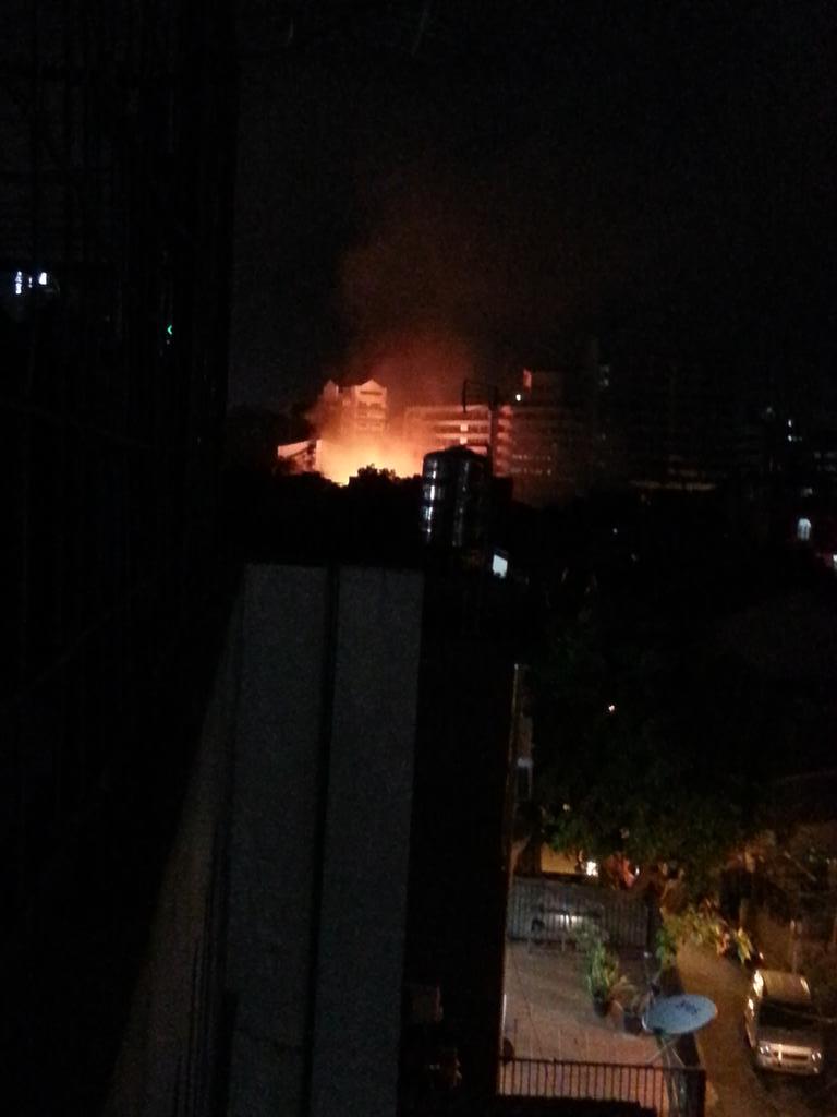 abbaygfa13's tweet photo. Kebakaran di blakang kampus TRISAKTI @TMCPoldaMetro http://t.co/ZLBPOnCWzm