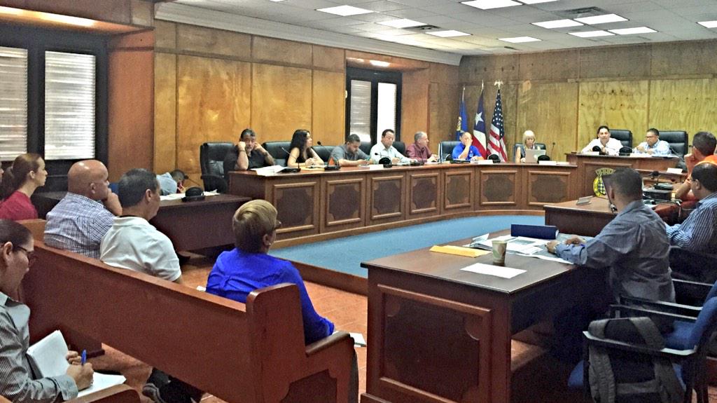 CarlosMolinaPR's tweet photo. Reunido con nuestro equipo de trabajo discutiendo los planes para el 2015. ¡Agradecido de su compromiso y servicio! http://t.co/JTk9rAuMNj