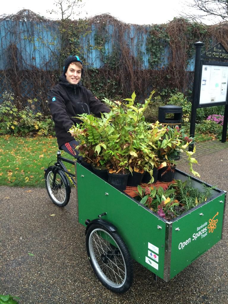 davidtrow's tweet photo. The @speedcomms Xmas doo off to a strong start, cycling plants round South London #speedxmas http://t.co/8i8rS2RStl