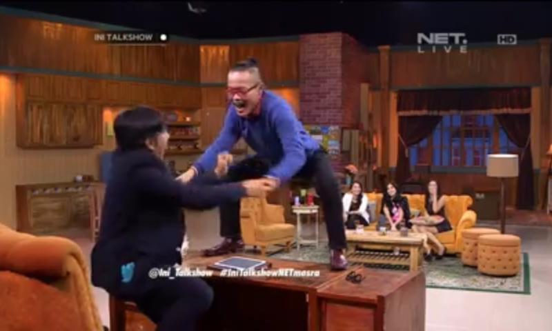 Jonafendi's tweet photo. "@Aaja142Dewi: Duosolpet ku kocak bingitt Wkwkwkwk @newsuleprikitiw @andretaulany74 @Skrip_Shit #IniTalkshowNETmesra http://t.co/Ny1DHAQESp"