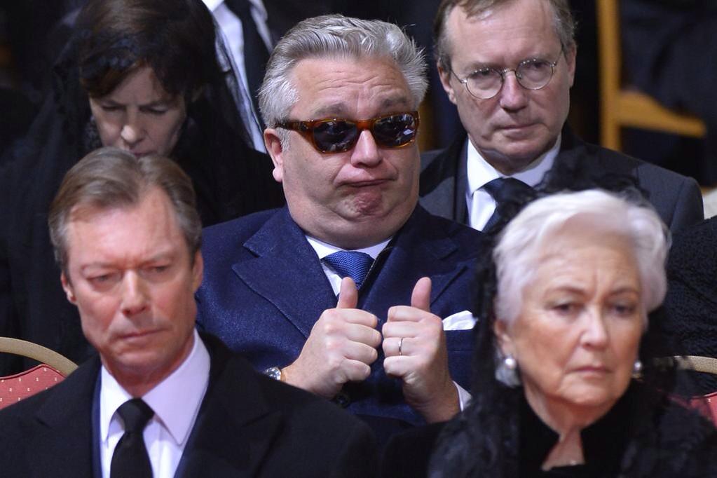 swaef's tweet photo. Opmerkelijk fiere papa RT“@storymagazine: FOTOSPECIAL: Uitvaart koningin #RIPFabiola http://t.co/In3xvcuNTy” http://t.co/kdAtVEsQfg
