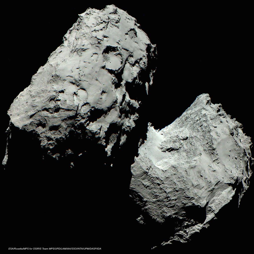 ESA_Rosetta's tweet photo. Coloured comet – #67P through OSIRIS red, green &amp; blue filters. Details: http://t.co/pywZZ76a47 http://t.co/Am4CFnVs2l