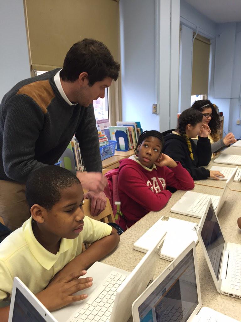 ps282parkslope's tweet image. .@jbs, a senior engineer at @twitter, teaches #hourofcode here at PS/MS 282. #teachkidscode @icodeinschool