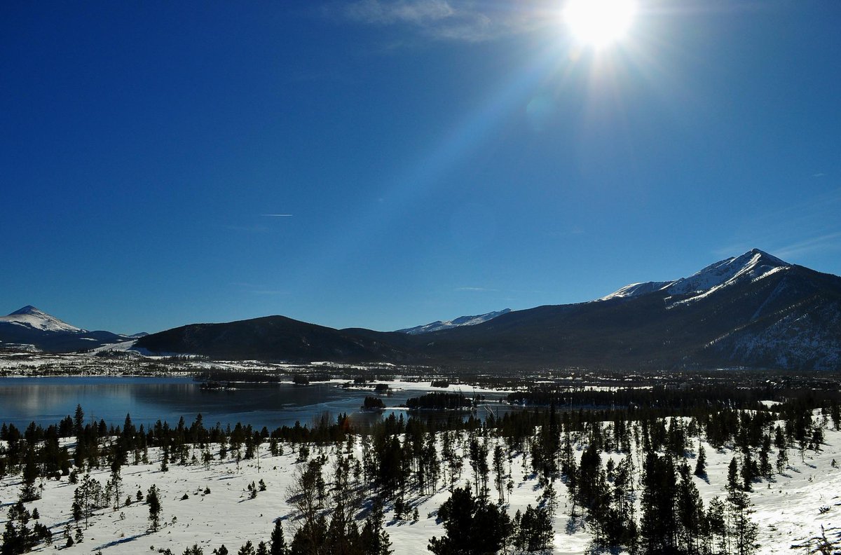 HighMtnHopper's tweet photo. @townofdillon Love your pictures - Lake Dillon was stunning yesterday.  Here's what we saw.  Perfect sky for flying! http://t.co/8CDYq3CC2P