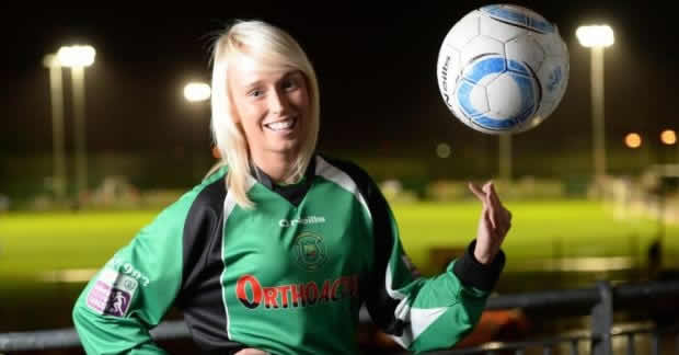 El #PuskasAward premia los mejores goles por año. ¿Podrá una mujer ganarlo este 2014? Juzguen:
cuotagol.com/2014/12/12/el-…