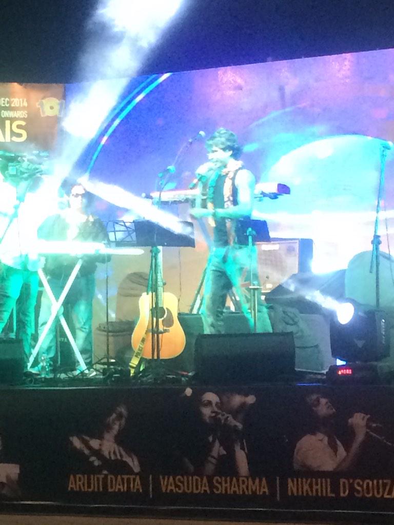 2Bluehimself's tweet photo. <3 :-) <3 “@Growels101: @2Bluehimself enthralls..... #funfridais http://t.co/6oM1O3CS8u”