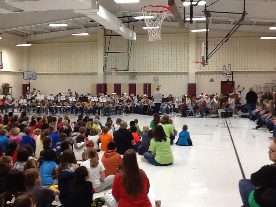 EPalmenteri's tweet photo. @CTMSBulldogs spreading the holiday cheer @PrairieViewES. http://t.co/3TfftDkLqD