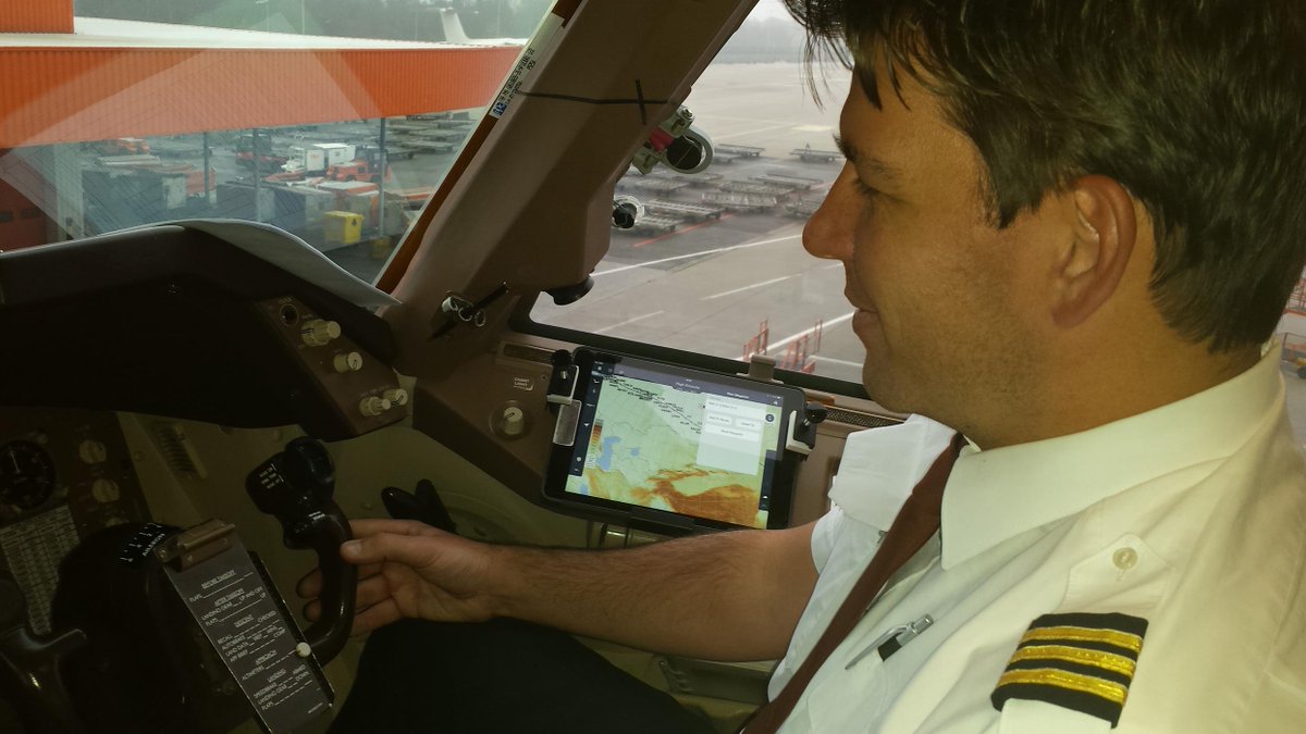 Belgium_iPhone's tweet image. .@TNTAirways remplace les manuels de vol par des iPad bit.ly/1wIefN9