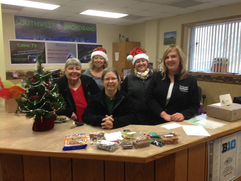SWMNBroadband's tweet photo. Thanks for the visit and treats Nikki and April! #sourceonesolutions #holidaycheer http://t.co/xGdxqEu5m9