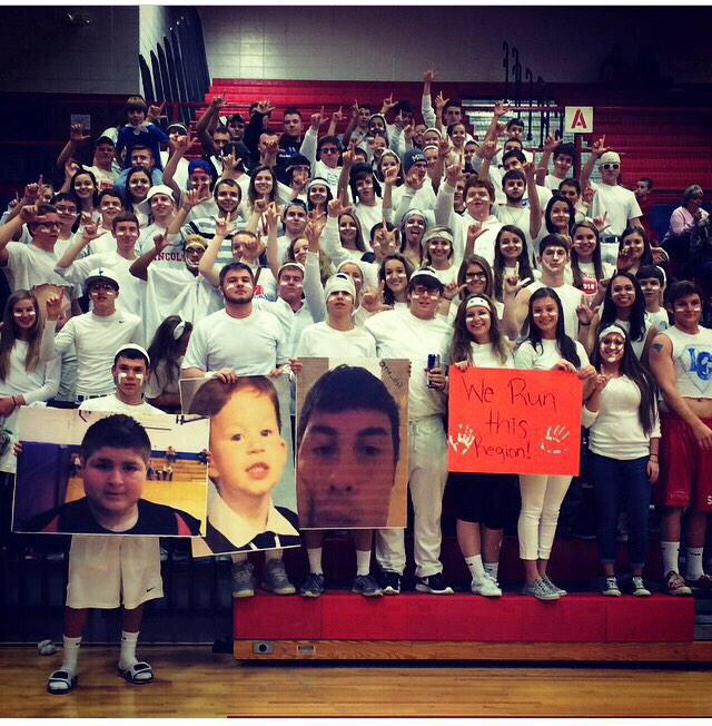 truerank_KY's tweet photo. Lincoln County #studentsection #truerank @LCHS_PatNation http://t.co/LckrFBBQrH