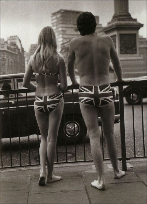 AmericaPrevails's tweet photo. #Britannia #trafalgarsquare 1969 @BestBritannia @GoodDayCookies @Britannica #britaininthesun http://t.co/1ksPgWFIC9