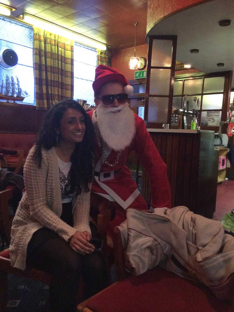 JenniferFSMS's tweet photo. Santa!! #smschristmas http://t.co/n2b5lHY282