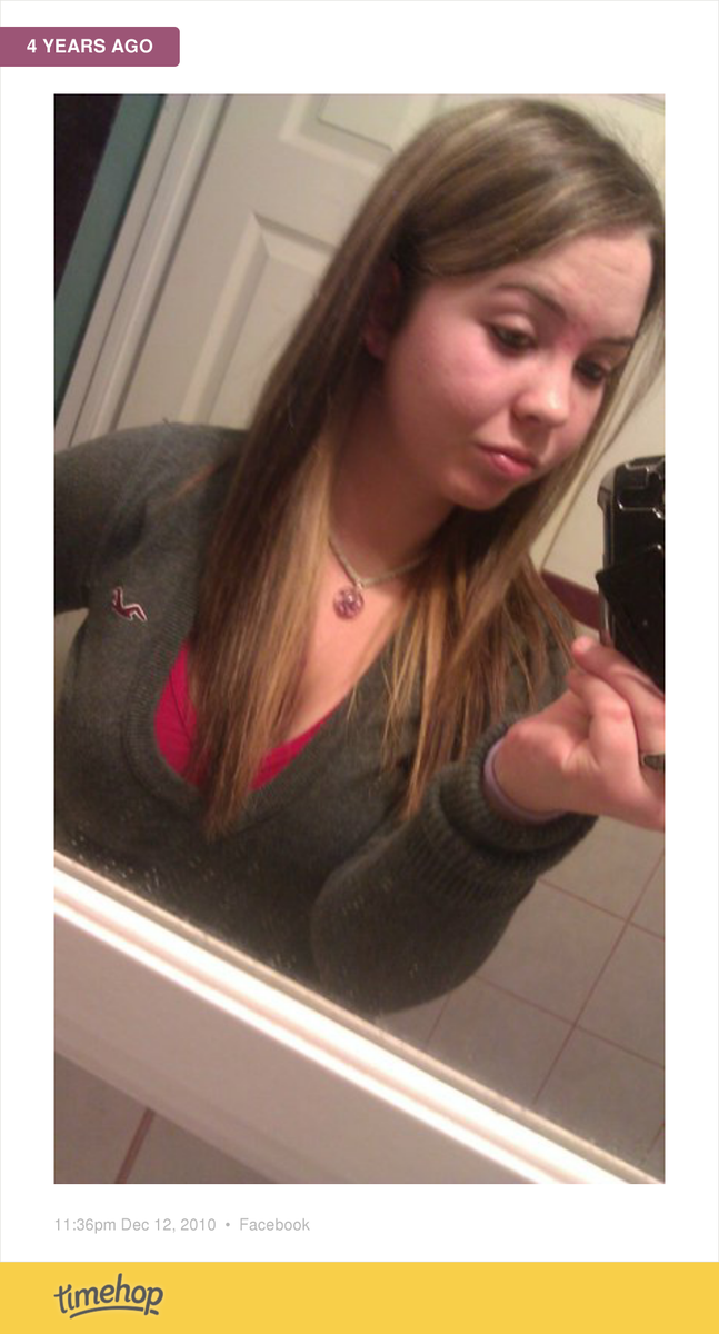 _JustWait_OnIt_'s tweet photo. miss my hair 4 years ago &amp; that was my favorite sweater . 😫 http://t.co/4jFMe1LZS0 http://t.co/VCKdDka1uz