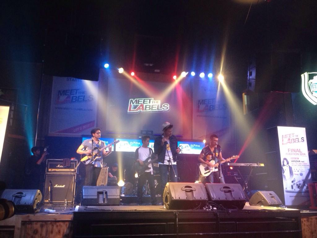 LAZoneid's tweet photo. Sekarang giliran @MownsREP goyangin panggung. Sikaaat Bro!! #MTL2014Final http://t.co/OFDGojfVQH