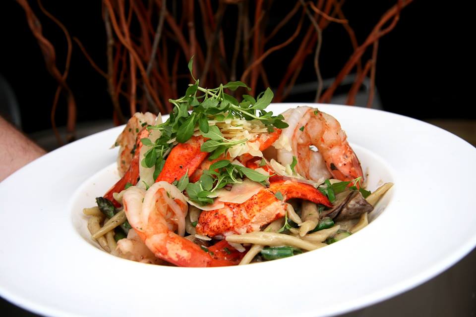 BistroJoes's tweet photo. LOBSTER AND SHRIMP TROFIE PASTA| MUSHROOM, ASPARAGUS, PEAS #goodness http://t.co/QTAM3YcU0a