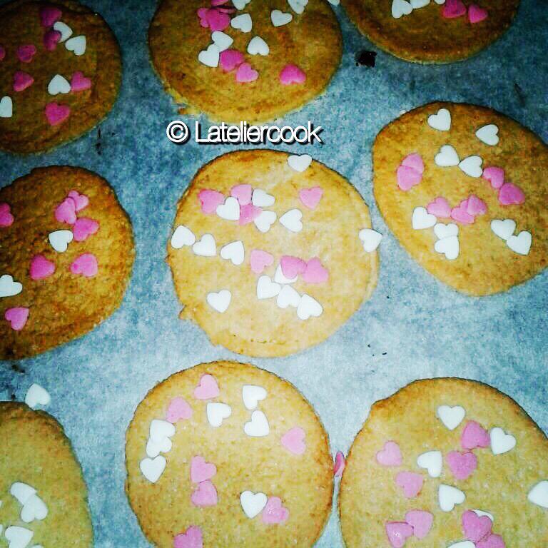 Lateliercook's tweet photo. #Atelier #Cuisine #Boy #Sablé #Vanille #Amande #Amatullah http://t.co/ayFRJo0t8g