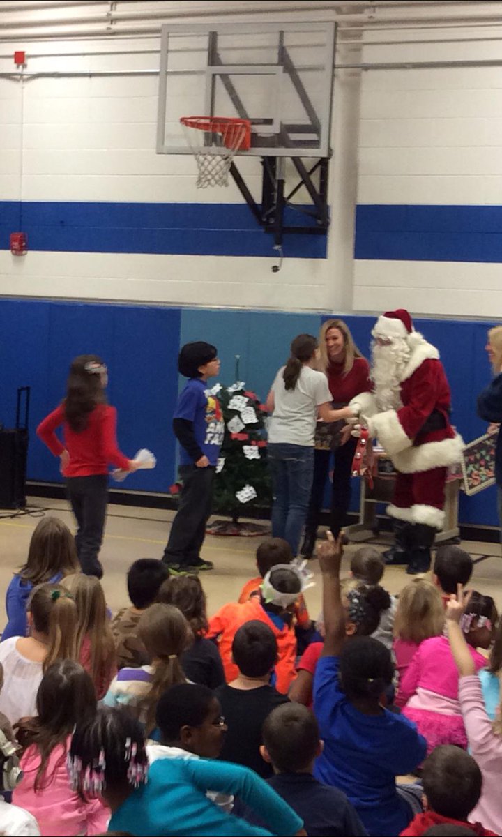 KrisRiffe's tweet photo. Mark Twain students share Santa letters for Make-A-Wish Foundation! #fraserschools#makeawish http://t.co/ev3PtYrxDu