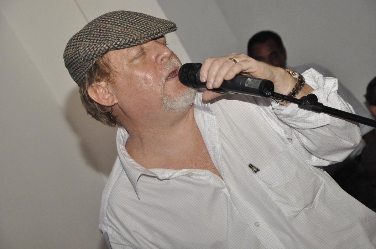 Feeling, jazz y bohemia musical con acento francés hoy 9PM en <a href="/LaBohemeBistrot/">La Bohème Bistrot</a>  ! Me acompaña el genial Elio Medina