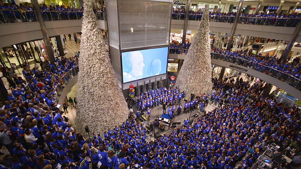 StarTribune's tweet photo. VIDEO: 7,200 sing and remember Zach Sobiech at Mall of America. http://t.co/oxLUbTj0lY http://t.co/fk0ypTiXn7