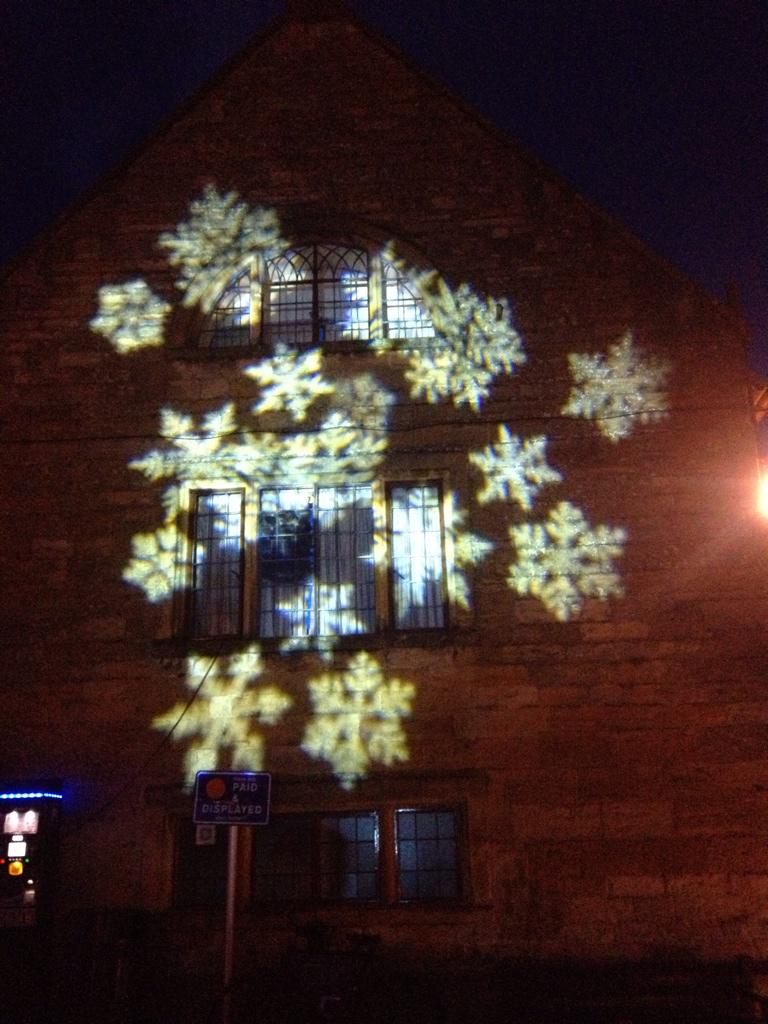 Honeypot Cottages (@idylliccottages) on Twitter photo Bit of a light show on the town hall wall #ChippingCampden #Cotswolds <a href="/EnchantedXmas/">ChristmasInCampden</a> Bit of a light show on the town hall wall #ChippingCampden #Cotswolds <a href="/EnchantedXmas/">ChristmasInCampden</a>