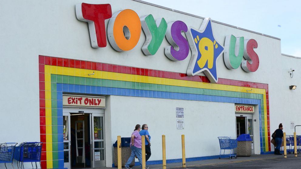 ABC's tweet image. Woman pays $20,000 to clear layaway balance for about 150 customers at a Toys ‘R’ Us: abcn.ws/1ux1rTc