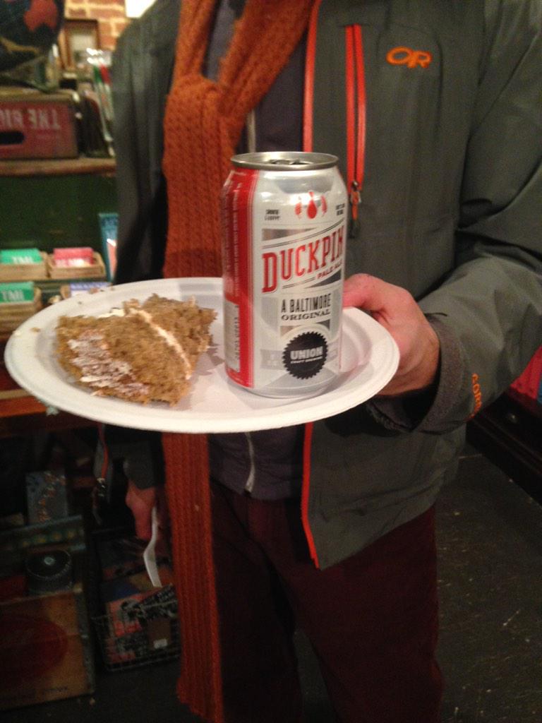 carrotandcream's tweet photo. Another great discovery last night @trohv, earl grey cake goes great with @UnionBrewing duckpin. #cakepairing http://t.co/7jOCTwunUq
