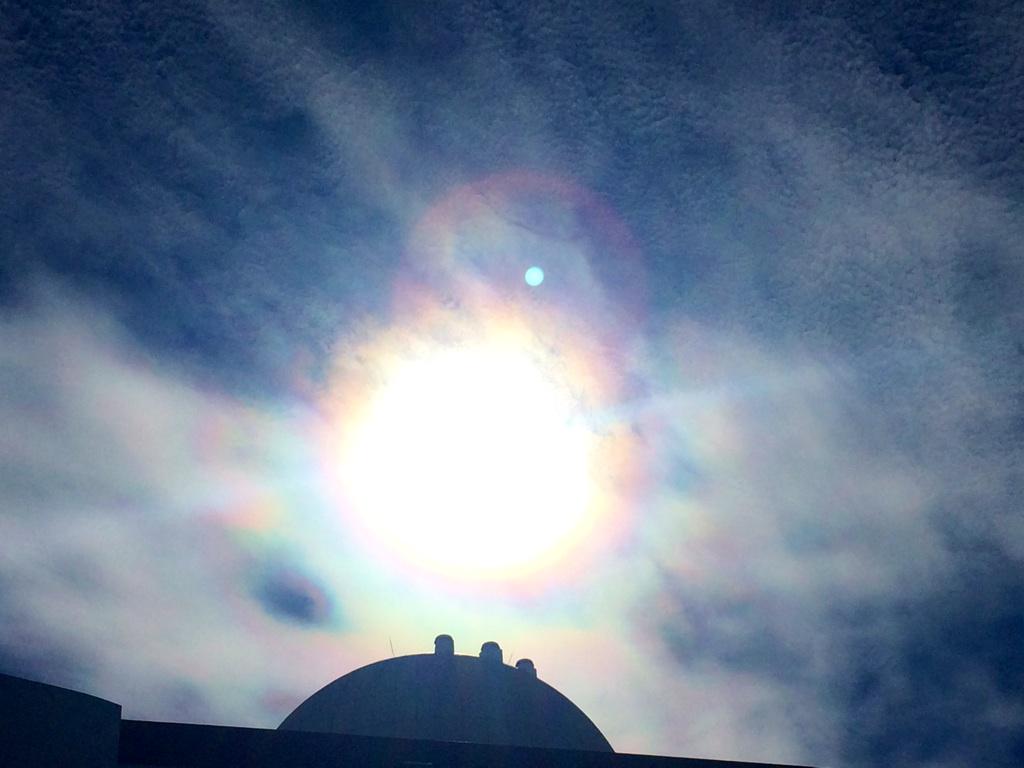 OddStorm's tweet image. There's a rainbow around the sun! #sundog