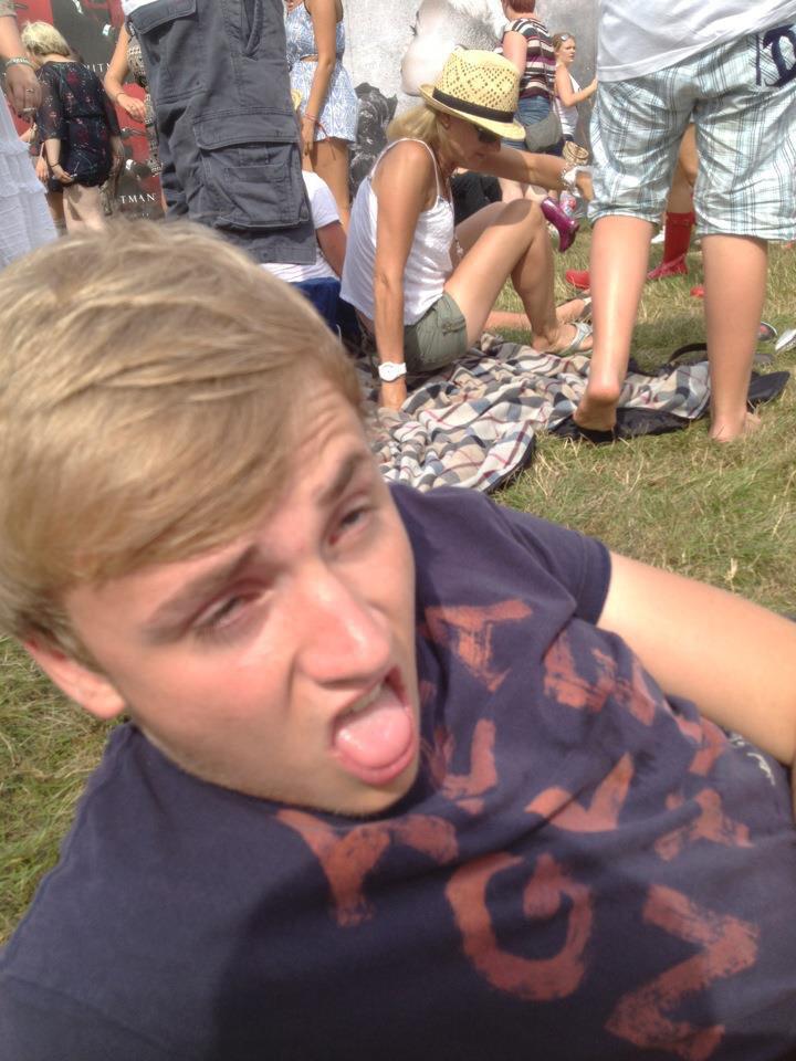 ReactsSmith's tweet image. When bae asks you to go down on her