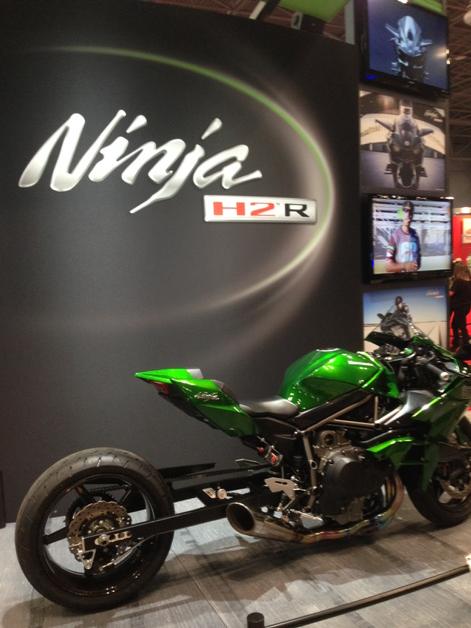 JennTopp's tweet image. Checking out Ricky Gadson's custom H2! #ridersunite #kawasaki #h2