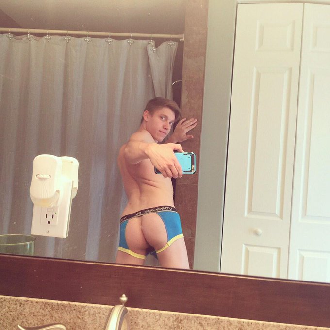 2 pic. New undies from @andrewchristian #trophyboy #gay #gayporn http://t.co/LKEybAckKR