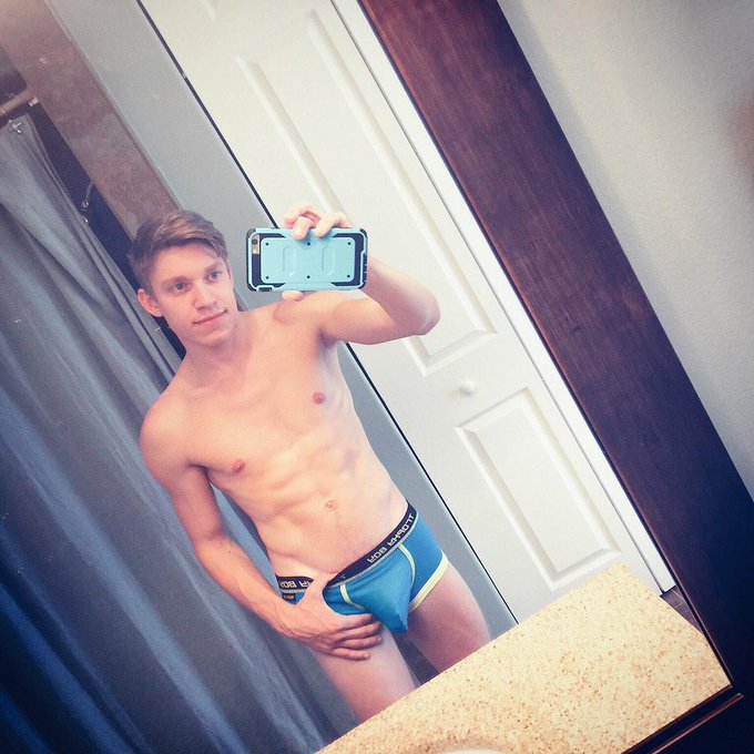 1 pic. New undies from @andrewchristian #trophyboy #gay #gayporn http://t.co/LKEybAckKR