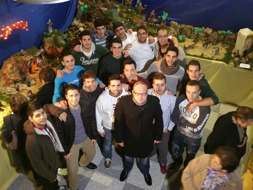 BenifaioCOMUNIC's tweet photo. Gran Betlem amb imatges en moviment en #Benifaió. Clavaris Divina Aurora. http://t.co/oEi2VbxoY5