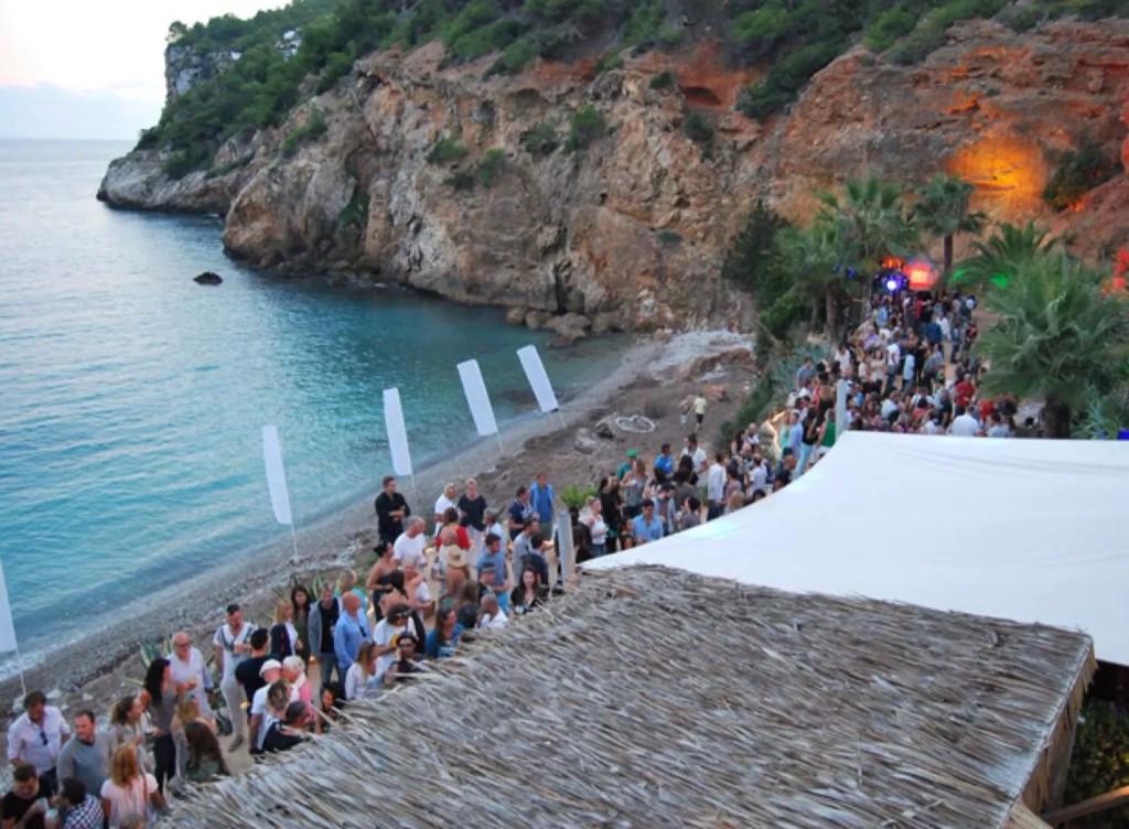 HotelMarigna's tweet photo. Hair gets lighter, skin gets darker, water gets warmer, #music gets louder, nights longer, music gets better, #Ibiza. http://t.co/g5AIrtLwAd