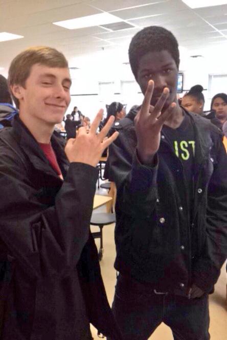 187wannyyy_'s tweet photo. ON SOME COOL SHIT , WIT MY WHITE HITTA DREW 😈 . 3⃣'s UP !!
#3OOO http://t.co/fVMkVW0DMG