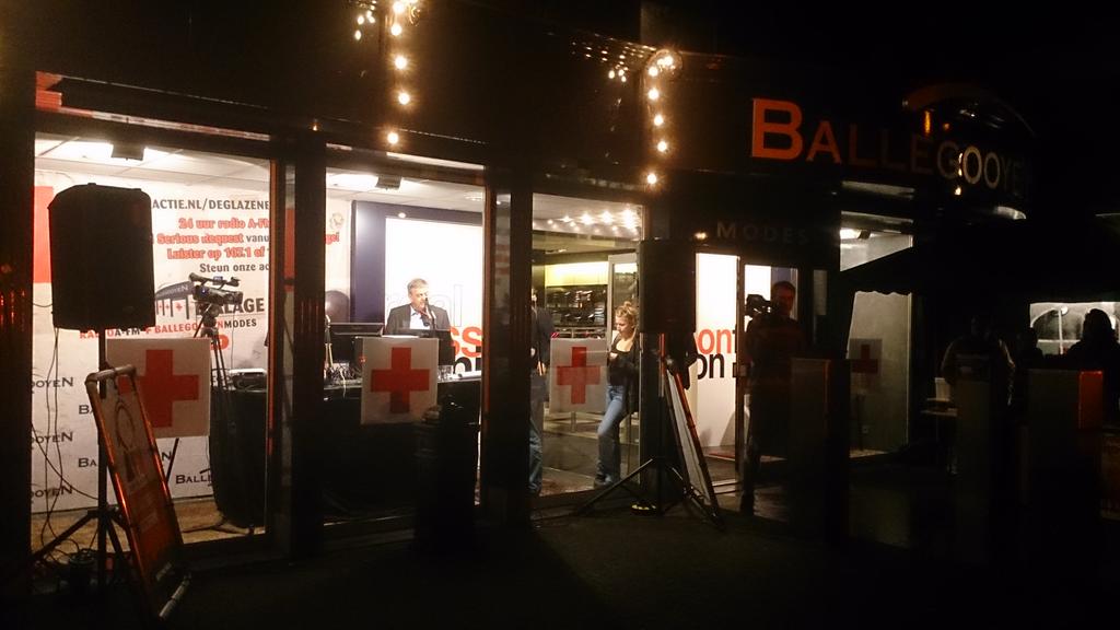 Zo vanaf 22:00 uur 4 uur lang achter de microfoon op <a href="/radioafmnl/">Radio A-FM</a> voor de #glazenetalage. Het blijft een feestje!