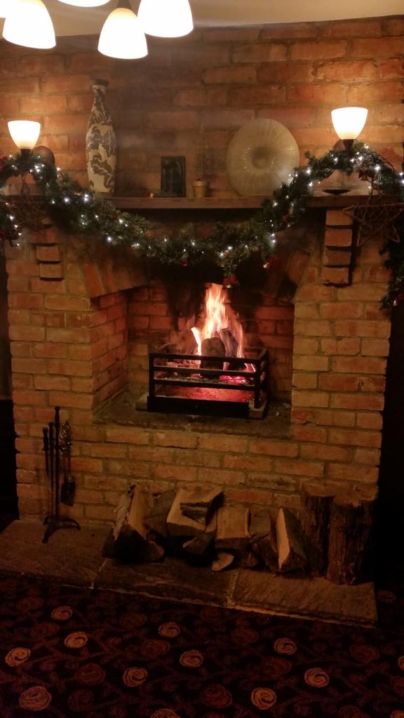 #ChristmasJumperDay  <a href="/foxhoundstheale/">The Fox & Hounds</a> and an open log fire it's defo #Christmas time <a href="/Wadworth/">Wadworth Brewery</a> @JACKfmBerkshire