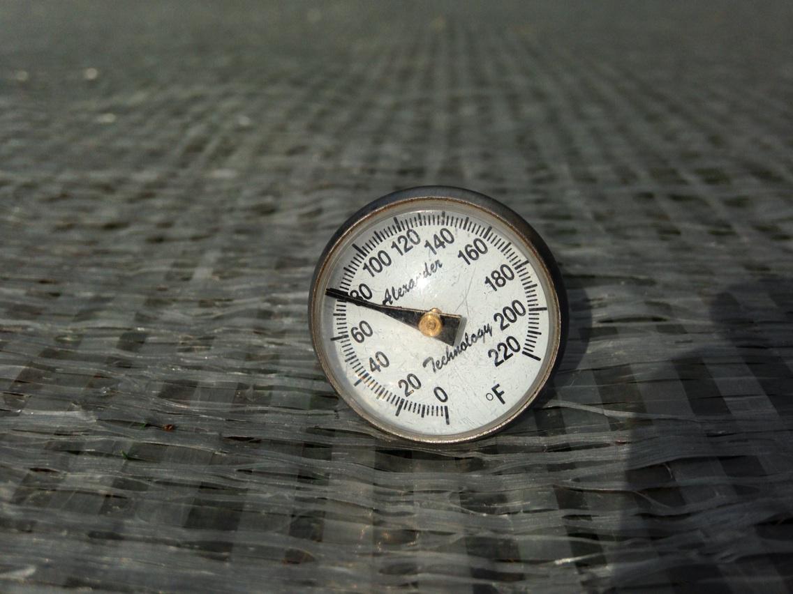 TXGroundsCrew's tweet photo. Air temp 68F. Soil temp 68F. Canopy under blanket 80F. Happy grass. #Latitude36 #ImprovedCultivars #BlanketsWork http://t.co/HwDfgwWViU