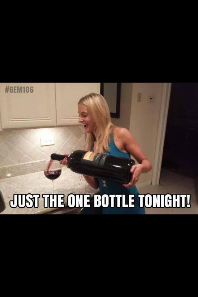 MokoCodec's tweet photo. Girls at #FRIDAYS be like http://t.co/pHfqp9DjDa