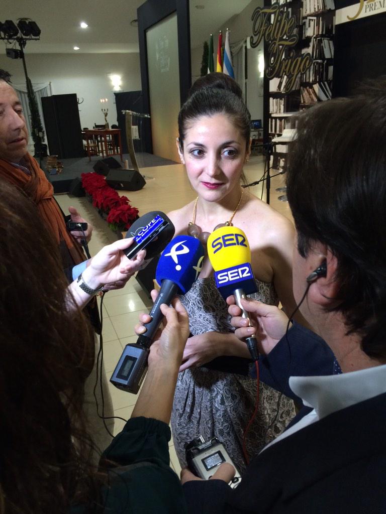 aytovvaserena's tweet photo. La presidenta del jurado del #34FelipeTrigo @EspidoFreire atiende a los medios http://t.co/WxHJV4Fjrx