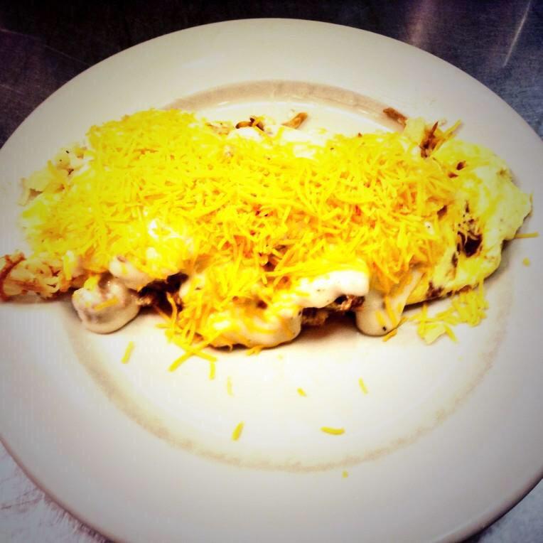 ChrisPancake's tweet photo. Today's featured item is the Country Omelet! #12DaysOfChristmas http://t.co/iWnOQTobEh