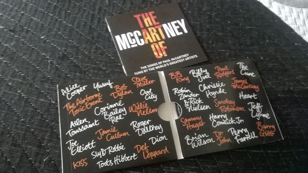 AxelJavierMena's tweet photo. Lo que me regaló mi hermosa madre! #LaAmo #TheArtOfMcCartney #Buenisimo http://t.co/L2dVTyKKtv