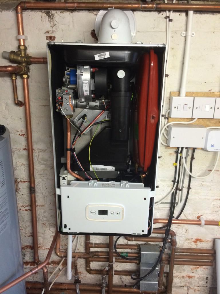 SwannPlumbing's tweet image. No one told the customer that a water softener into a aluminium based gas boiler would be a disaster. #UntilNow