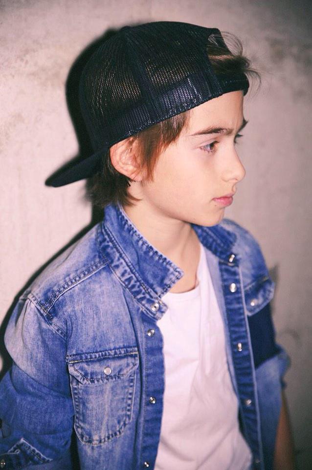 JohnnyOTheBest1's tweet photo. Johnny you're wonderful photo session you're beautiful you are beautiful and your eyes are beautiful @JohnnyOSings http://t.co/1UDIfO9LUk