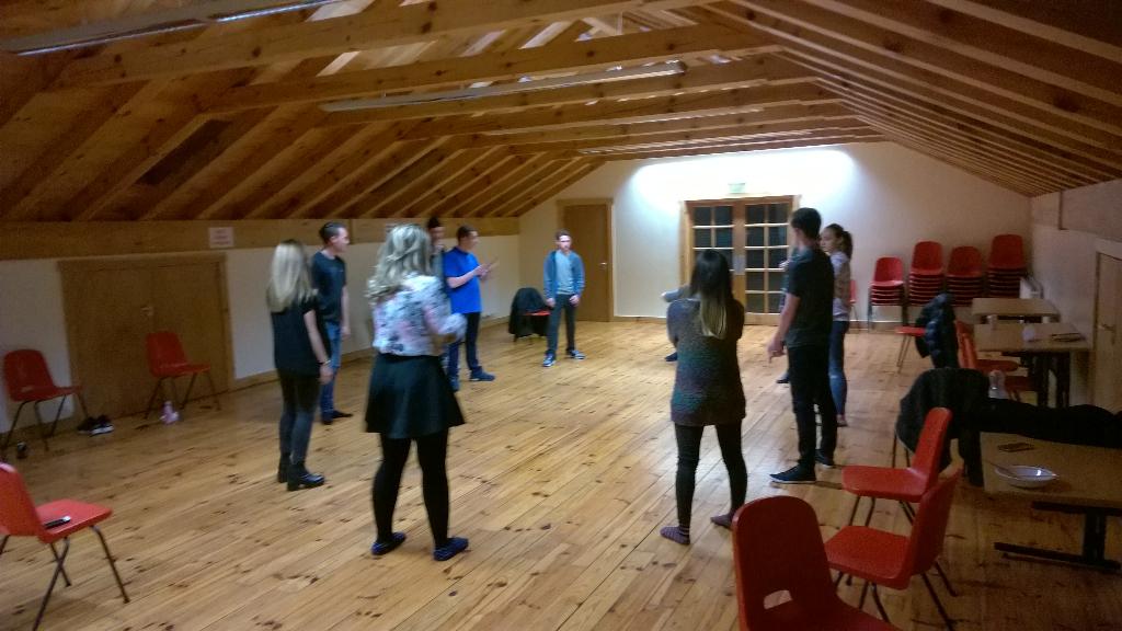KnowsleyYAs's tweet photo. Time for some late night ice-breakers and energisers #kyaresi #kyatraining http://t.co/KxAAH9rknb