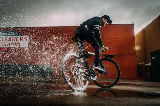 tony_turtle's tweet photo. Had some fun in the rain today ☔️🌊 photo: @mattlingo http://t.co/wM2tSorC3o