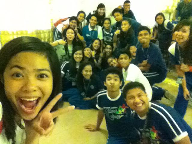 loushangg's tweet photo. The best Friday with these people. 😍😉😘 #GoodTime #GoldenThrowback #PEACErs http://t.co/mztDnsUwse
