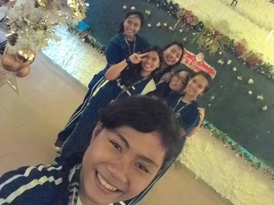 loushangg's tweet photo. The best Friday with these people. 😍😉😘 #GoodTime #GoldenThrowback #PEACErs http://t.co/mztDnsUwse