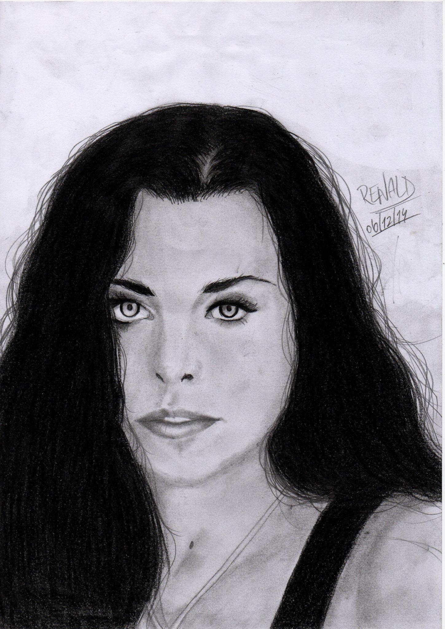 Happy Birthday Amy Lee much happiness  ^^ :D 